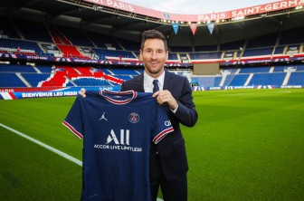 Messi chính thức ký hợp đồng lịch sử với PSG