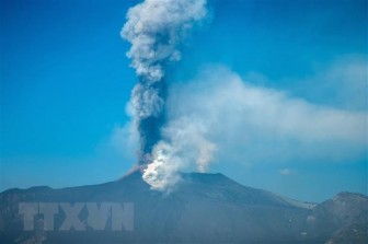Italy: Miệng núi lửa Etna nhô cao kỷ lục so với mực nước biển