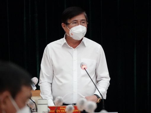 Chủ tịch TP.HCM: Phấn đấu kiểm soát dịch COVID-19 trước 15-9