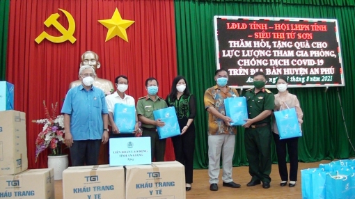 Hỗ trợ lực lượng chống dịch huyện An Phú