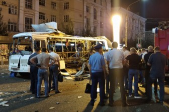 Xe buýt chở khoảng 30 người nổ tung tại Nga