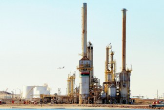Giá dầu thế giới phiên 12-8 giảm sau báo cáo của IEA