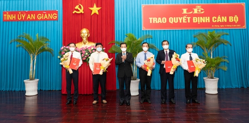 Trao quyết định cán bộ thuộc diện Ban Thường vụ Tỉnh ủy An Giang quản lý