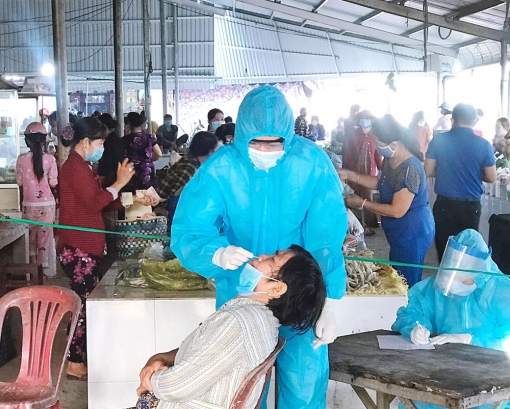 Chợ Mới test nhanh COVID-19 diện rộng ghi nhận 10 trường hợp dương tính với COVID-19 tại xã Hòa An