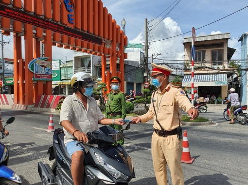 An Giang đảm bảo trật tự an toàn giao thông gắn với phòng, chống dịch