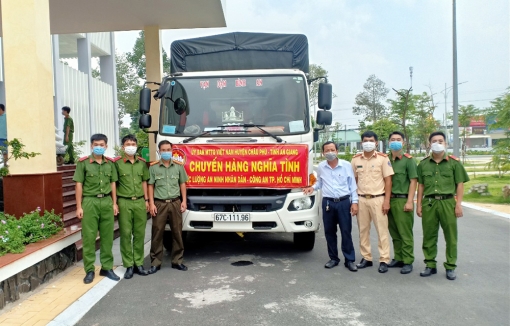 Châu Phú chuyển thêm “Chuyến hàng nghĩa tình” hỗ trợ người dân TP. Hồ Chí Minh bị ảnh hưởng bởi dịch COVID-19