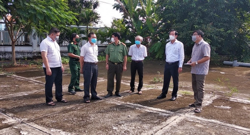 Phó Chủ tịch UBND tỉnh An Giang Lê Văn Phước kiểm tra công tác phòng, chống dịch COVID-19 tại huyện Phú Tân