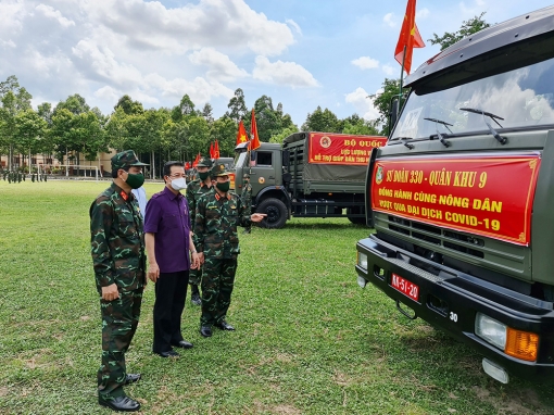 Sư đoàn 330 ra quân giúp nông dân An Giang thu hoạch và vận chuyển nông sản