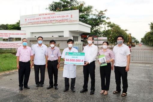 Công đoàn hệ thống Ngân hàng Chính sách xã hội Việt Nam hỗ trợ An Giang 435 triệu đồng phòng, chống dịch bệnh COVID-19