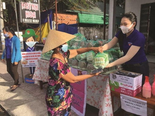 Tuổi trẻ chung sức chống dịch