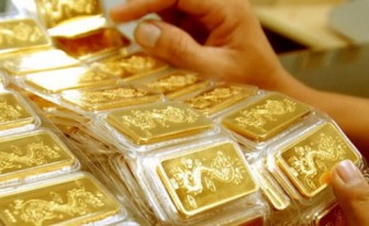 Giá vàng hôm nay 19-8: Nhu cầu tăng, vàng vững đỉnh giá