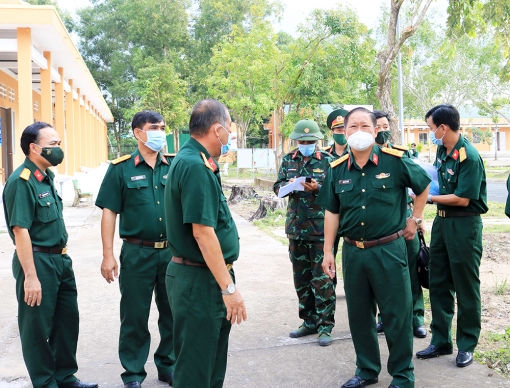 Quân khu 9 kiểm tra tiến độ thành lập khu cách ly tập trung phòng, chống dịch COVID-19 tại doanh trại Trung đoàn Bộ binh 892