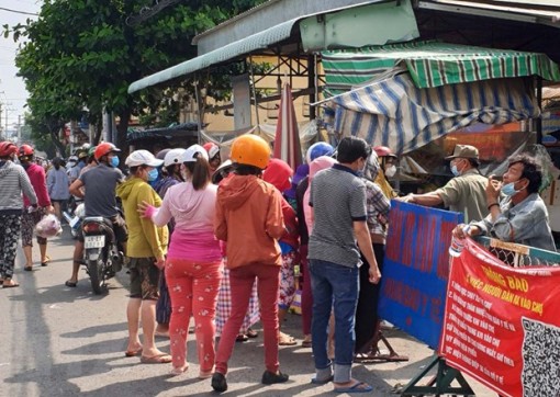 Thành phố Hồ Chí Minh cam kết cung ứng đầy đủ hàng hóa cho người dân