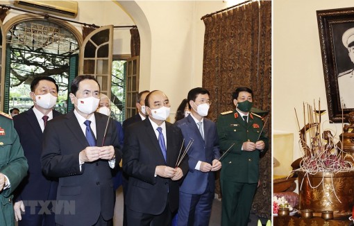 Chủ tịch nước Nguyễn Xuân Phúc dâng hương tưởng niệm Đại tướng Võ Nguyên Giáp