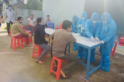 Đình chỉ công tác 2 cán bộ lãnh đạo xã Bình Mỹ để kiểm điểm công tác điều hành, quản lý phòng chống dịch bệnh COVID-19