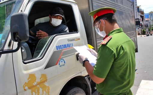 TP Hồ Chí Minh: Từ 0 giờ ngày 25-8 sẽ sử dụng giấy đi đường do Phòng Cảnh sát giao thông cấp mới