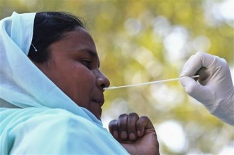 Số ca mắc bệnh và tử vong tăng cao tại Ấn Độ và Philippines