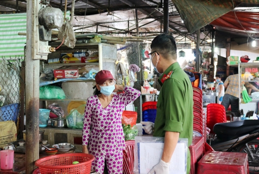 Châu Thành kiểm tra thực hiện “3 tại chỗ” tại các công ty và công tác phòng, chống dịch COVID-19 tại các chợ