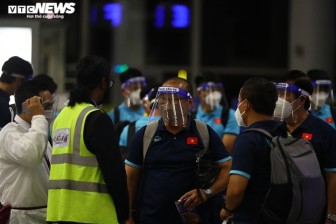 Tuyển Việt Nam đeo mặt nạ ra sân bay, Ả Rập Xê Út cử chuyên cơ sang đón
