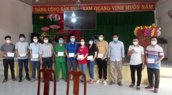 Công ty TNHH MTV Môi trường Vạn Hưng Tùng hỗ trợ lực lượng lên tuyến đầu huyện An Phú phòng, chống dịch 100 triệu đồng