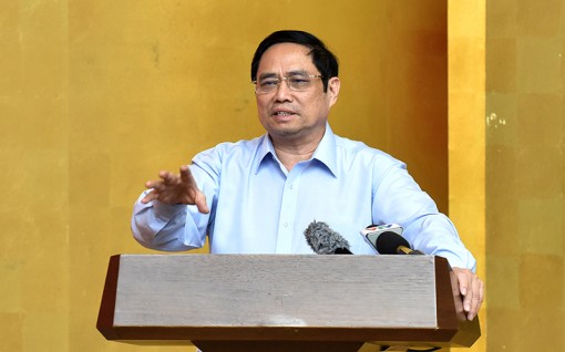 Ra sức xây dựng nền giáo dục ngày càng phát triển, tất cả vì thế hệ trẻ, vì học sinh thân yêu
