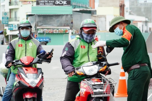 TP.HCM nới lỏng thêm 3 nhóm được đi đường, tăng cường shipper giao hàng