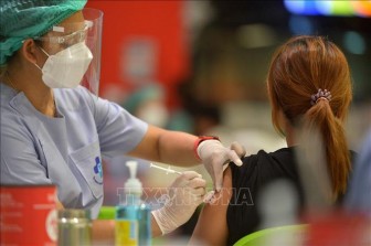 Thái Lan mua thêm vaccine để chuẩn bị mở cửa lại trường học