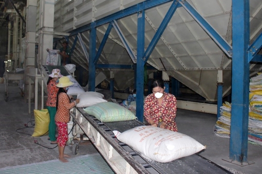 Công nhân “3 tại chỗ” về nghỉ phép, phải theo dõi tại nhà 14 ngày