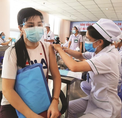 Tôi đi tiêm vaccine phòng COVID-19