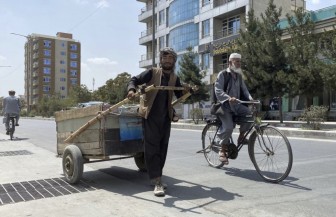 Afghanistan đối mặt khủng hoảng đói, nguy cơ sụp đổ kinh tế