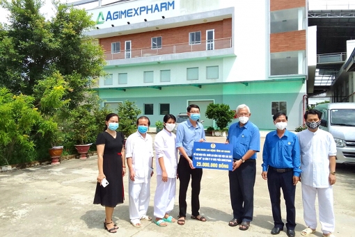 An Giang trao quà tiếp sức cho doanh nghiệp, người lao động trong mùa dịch
