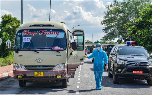 Cần giải pháp căn cơ, an toàn, không để người dân tự phát tránh dịch về quê