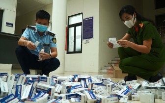 Thu giữ gần 500 hộp thuốc điều trị COVID-19 chưa kiểm định chất lượng tại Việt Nam