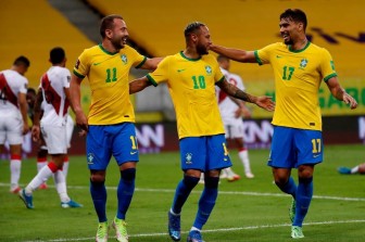 Neymar chói sáng, Brazil thắng trận thứ 8 liên tiếp
