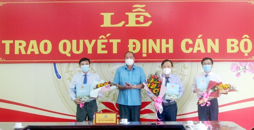 UBND tỉnh An Giang trao quyết định bổ nhiệm, bổ nhiệm lại 3 cán bộ