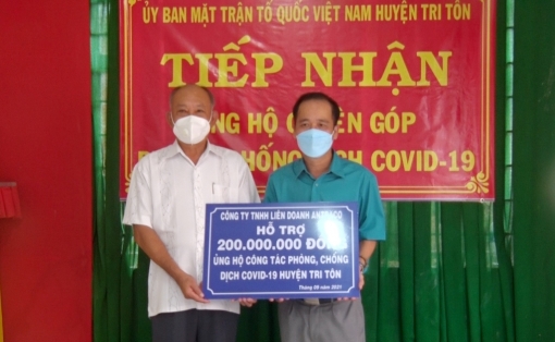 Tri Tôn tiếp nhận thêm 250 triệu đồng ủng hộ phòng, chống COVID-19