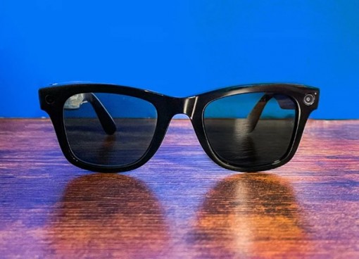 Facebook kết hợp với Ray-Ban ra mắt kính râm 'thông minh'