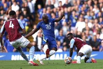 Lukaku rực sáng, Chelsea bay cao ở Ngoại hạng Anh