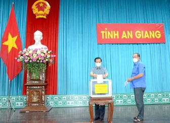 Thủ tướng Chính phủ Phạm Minh Chính chủ trì lễ phát động trực tuyến toàn quốc chương trình "Sóng và máy tính cho em”