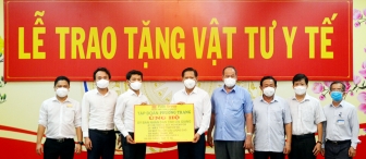 Tập đoàn Phương Trang - Futa Group trao tặng trang thiết bị, vật tư y tế phòng, chống dịch COVID-19 cho An Giang