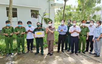 Bí thư Tỉnh ủy An Giang Lê Hồng Quang kiểm tra công tác phòng, chống dịch bệnh COVID-19 ở huyện Tri Tôn
