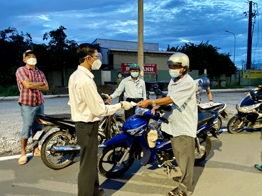 Nếu có yêu cầu thật sự cần thiết phải ra khỏi nhà, người dân TP. Long Xuyên liên hệ UBND xã, phường