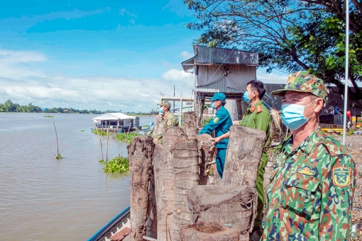 Cảnh giác trước luận điệu xuyên tạc lực lượng tuyến đầu chống dịch