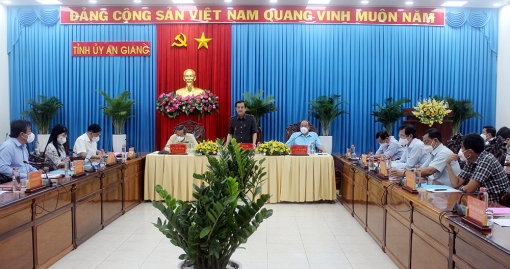 Thường trực Tỉnh ủy  An Giang họp bàn các giải pháp phòng, chống dịch COVID-19 trên địa bàn tỉnh