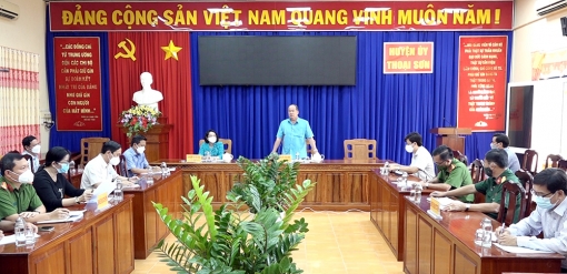 Chủ tịch UBND tỉnh An Giang Nguyễn Thanh Bình kiểm tra công tác phòng, chống dịch COVID-19 tại huyện Thoại Sơn