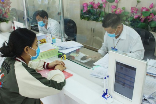 Từ ngày 1-10, người dân TP HCM đến cơ quan nhà nước phải tiêm đủ 2 mũi vắc-xin