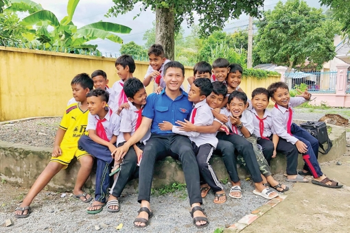 Nặng tình với màu áo xanh