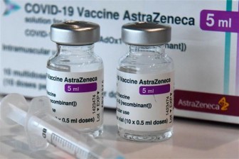 EU hy vọng những người tiêm vaccine AstraZeneca có thể vào Mỹ