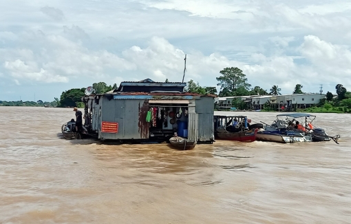 An Phú di dời người dân sống ở làng bè xã Khánh An để phòng, chống dịch COVID-19