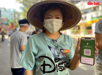 Chợ lưu động đầu tiên áp dụng ‘Thẻ xanh COVID-19’ ở Thành phố Hồ Chí Minh